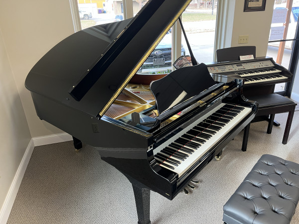 1989 Yamaha C5 conservatory grand piano and artist bench
